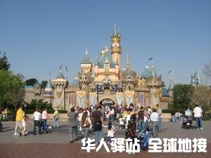 Castillo_de_Disneyland-300x225.jpg